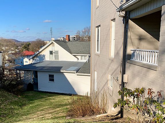 4th image of 844 Riverview Dr