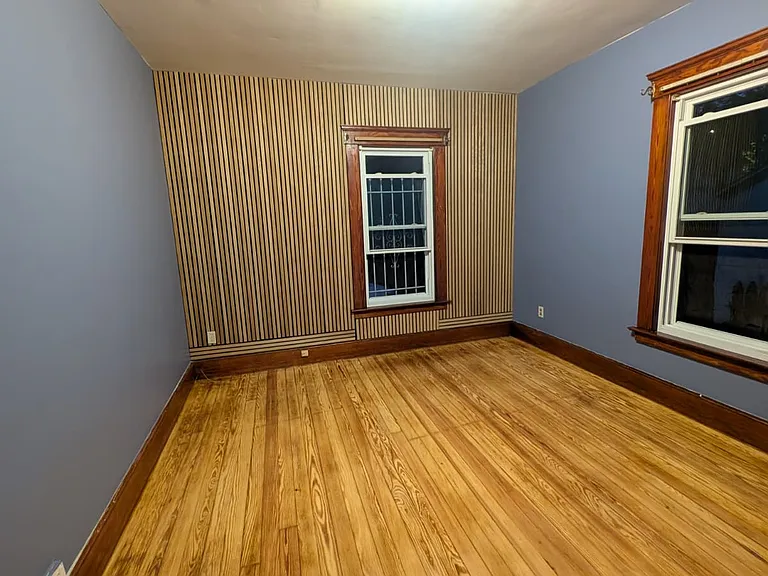 122 Foster St — Photo 9