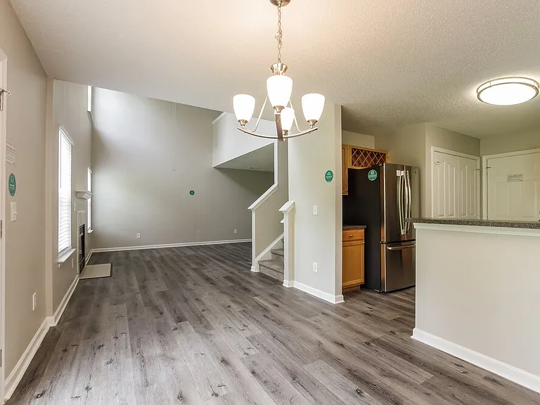 555 River View Dr — Photo 8