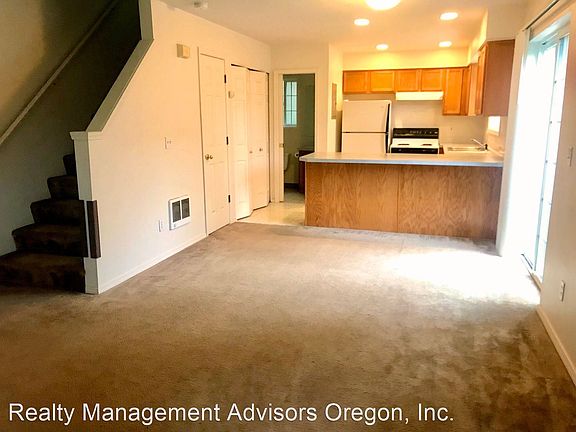2nd image of 12277 SE Whitcomb Dr APT 4