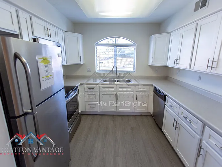 10401 N 52nd St #226 — Photo 10