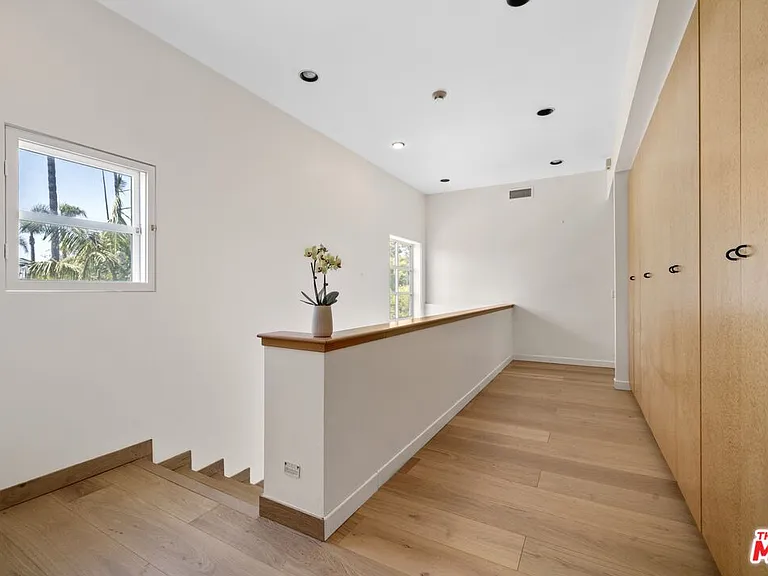 910 N Crescent Dr — Photo 15