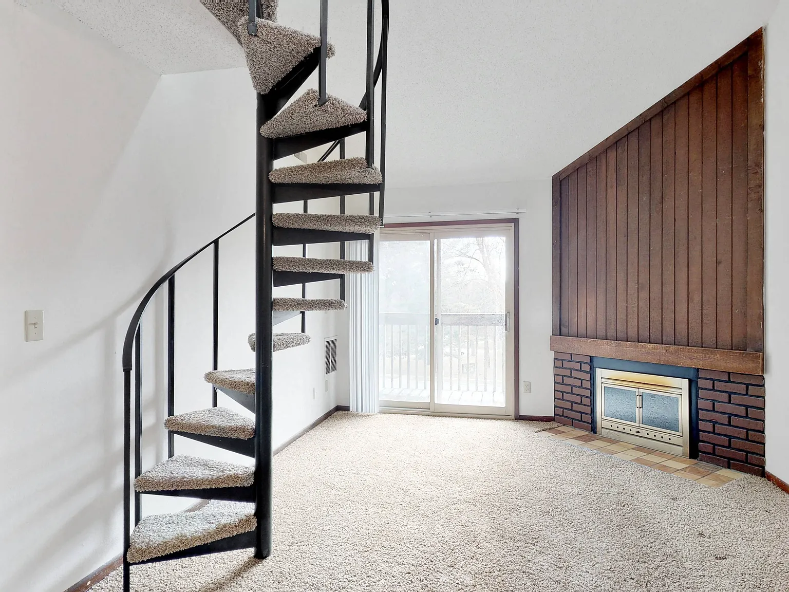 Robin Hill — Photo 1