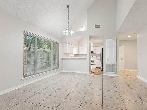 5th image of 5 Hollycrest Blvd #5