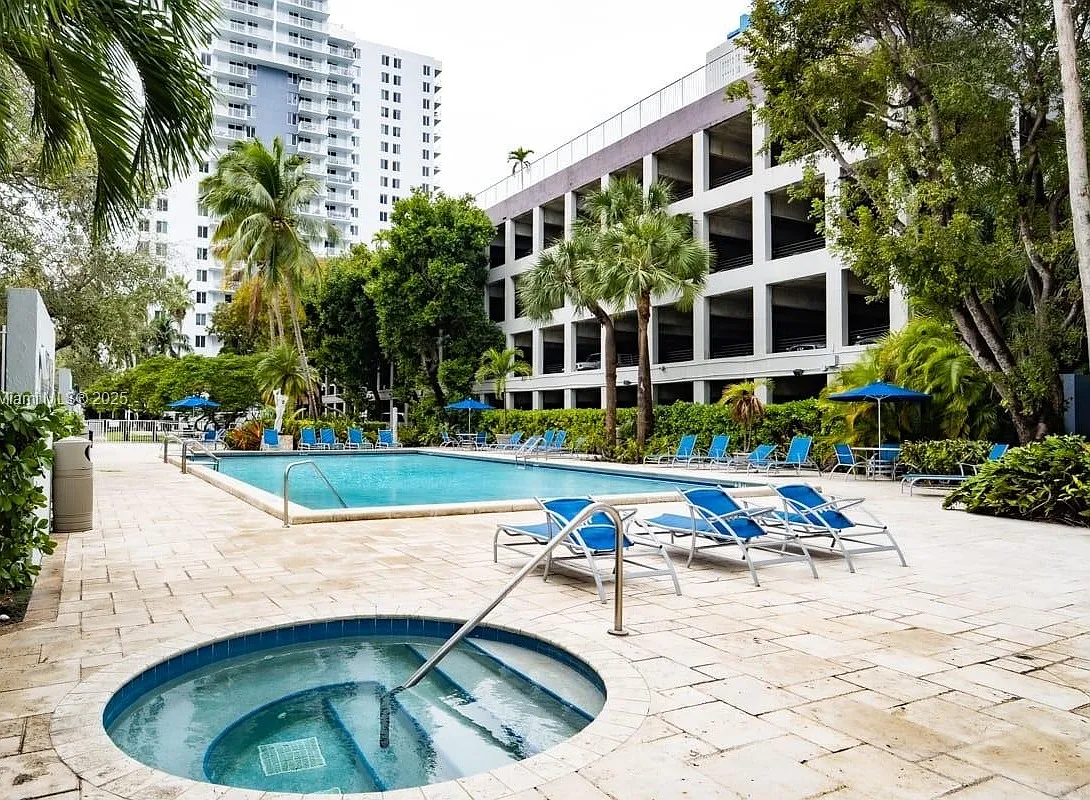 2 bed, 848 sqft, $2,800 — Photo 3