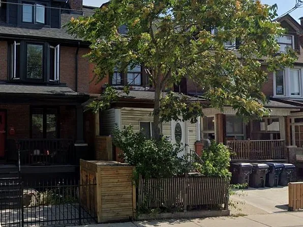 593 Bathurst St, Toronto, ON M5S 2P8