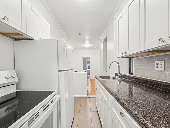 3rd image of 411 W 48th St APT 1FW