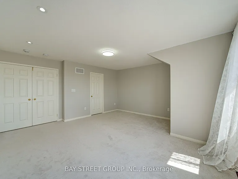 114 Ness Dr — Photo 28