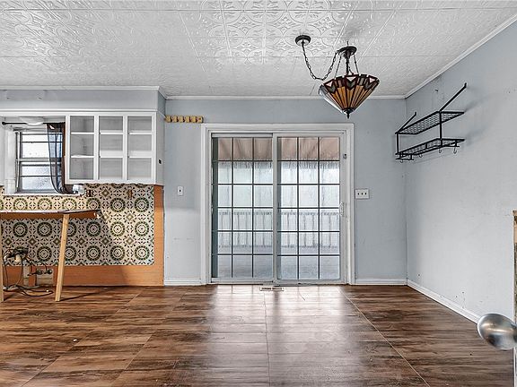 4th image of 9 N Carlton Cir