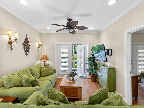5th image of 26 Coral Way