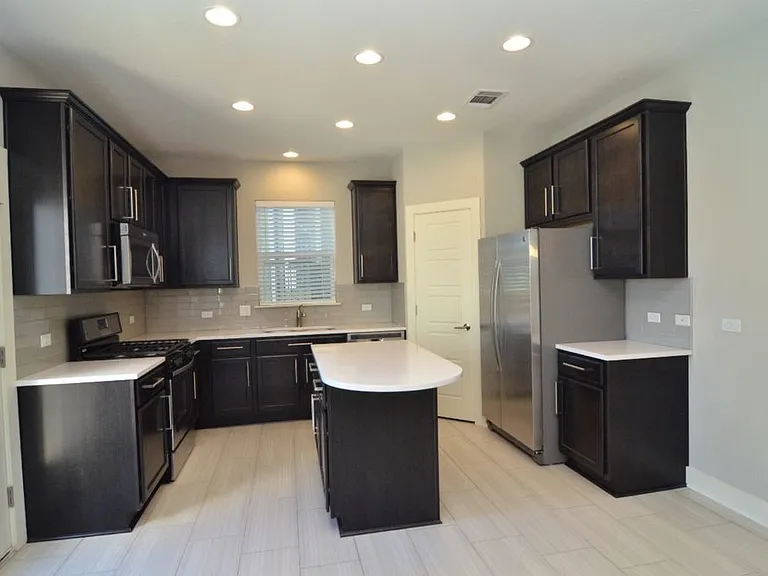 2921 Bond Dr — Photo 4