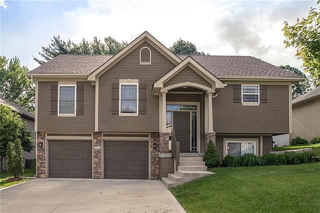 1st image of 512 NW Fox Hollow Ln