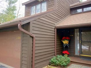 238 Breezewood Cmn, East Amherst, NY 14051
