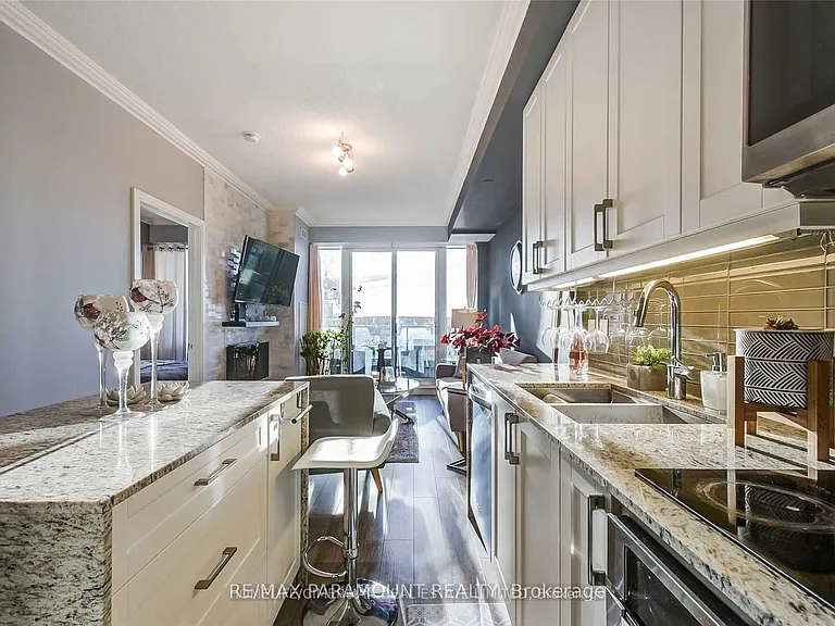 9600 Yonge St #706B — Photo 3