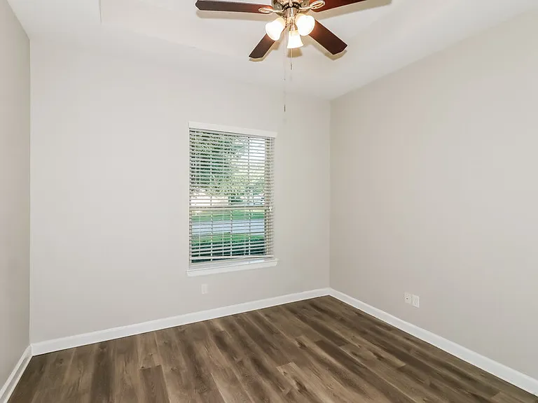 415 Rocky Briar Ct — Photo 11