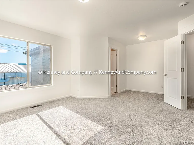 109 Cantril St — Photo 12