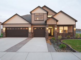 1921 N Riverside Dr, West Richland, WA 99353