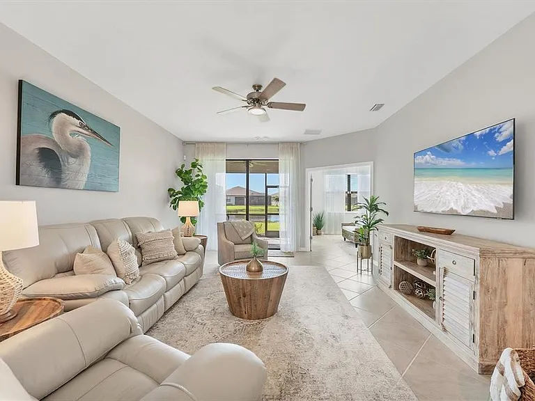 2049 Bonito Way — Photo 13