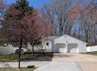 4 Spradley Ln, Middletown, NJ