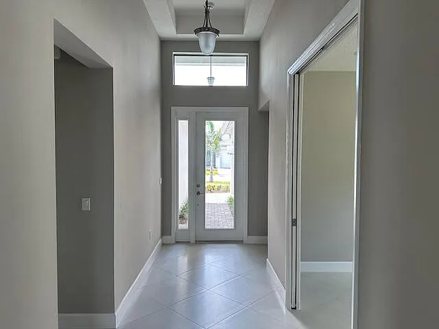 3 bed, 3.0 bath, 2358 sqft, $4,000 — Photo 3