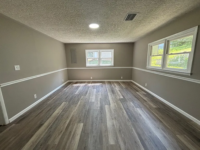 66 Veterans Dr — Photo 10