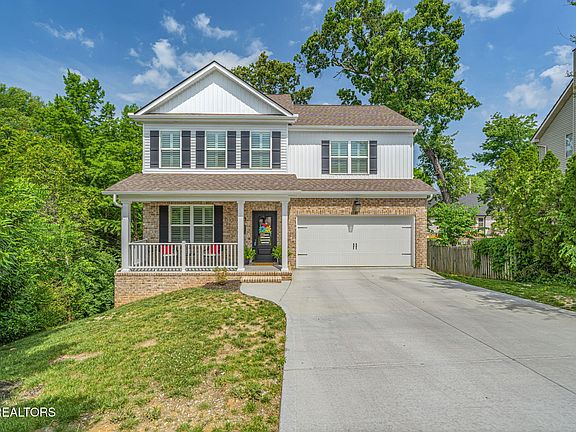 2nd image of 1204 Emerald Forest Ln