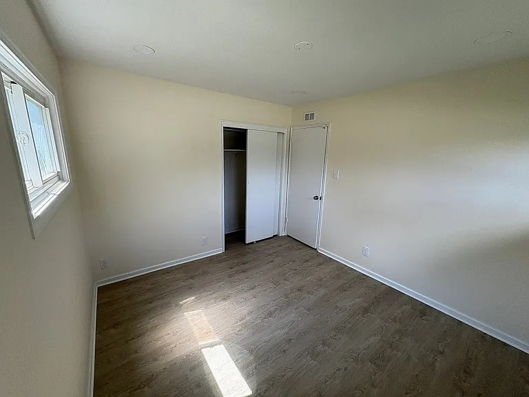 33 Yorktown Rd — Photo 3