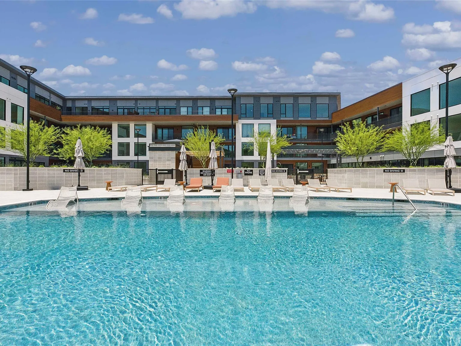 1 bed, 1.0 bath, 819 sqft, $2,895 — Photo 1