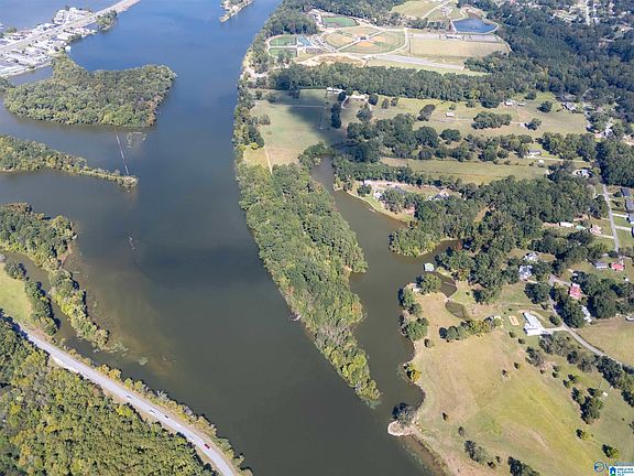 3rd image of 7.4 Riverside Dr #8