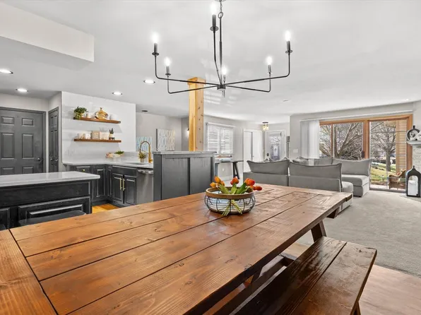 2293A Circle Ridge, Delafield, WI 53018