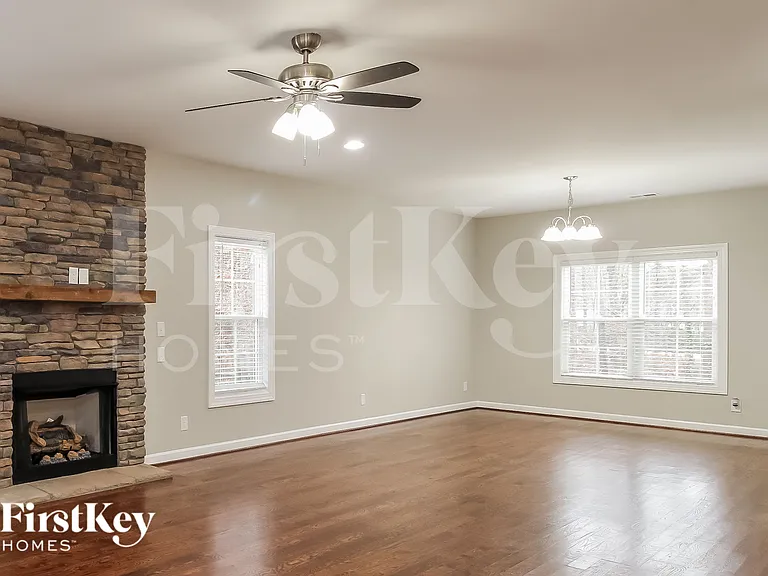 1803 Gracewood Dr — Photo 3