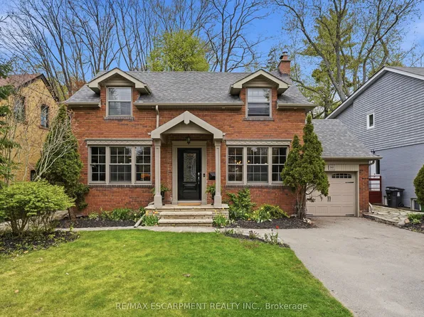 242 The Kingsway, Toronto, ON M9A 3T5
