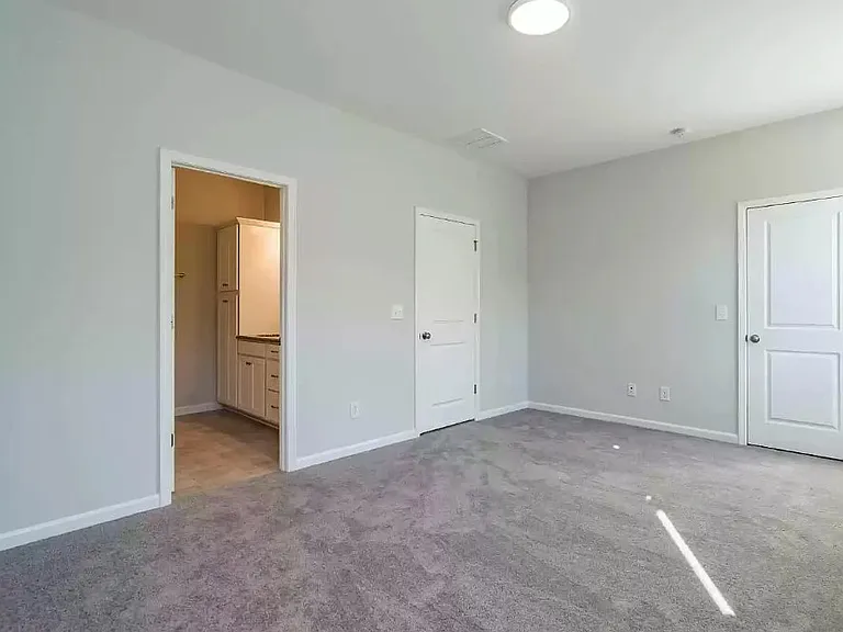 1009 Commack Dr — Photo 10