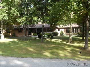 22 Creekwoods Trl, Highland, IL 62249