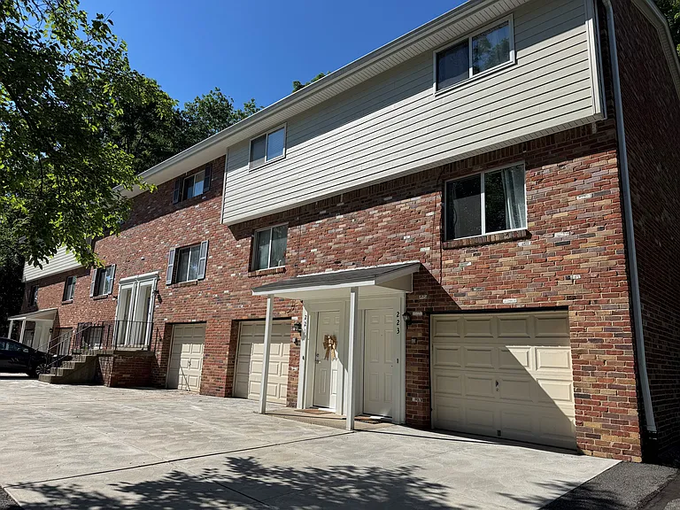 Walnut Ridge Townhomes — Photo 2