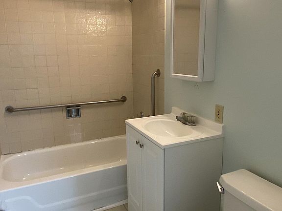5th image of 131 Southside Pkwy APT 6