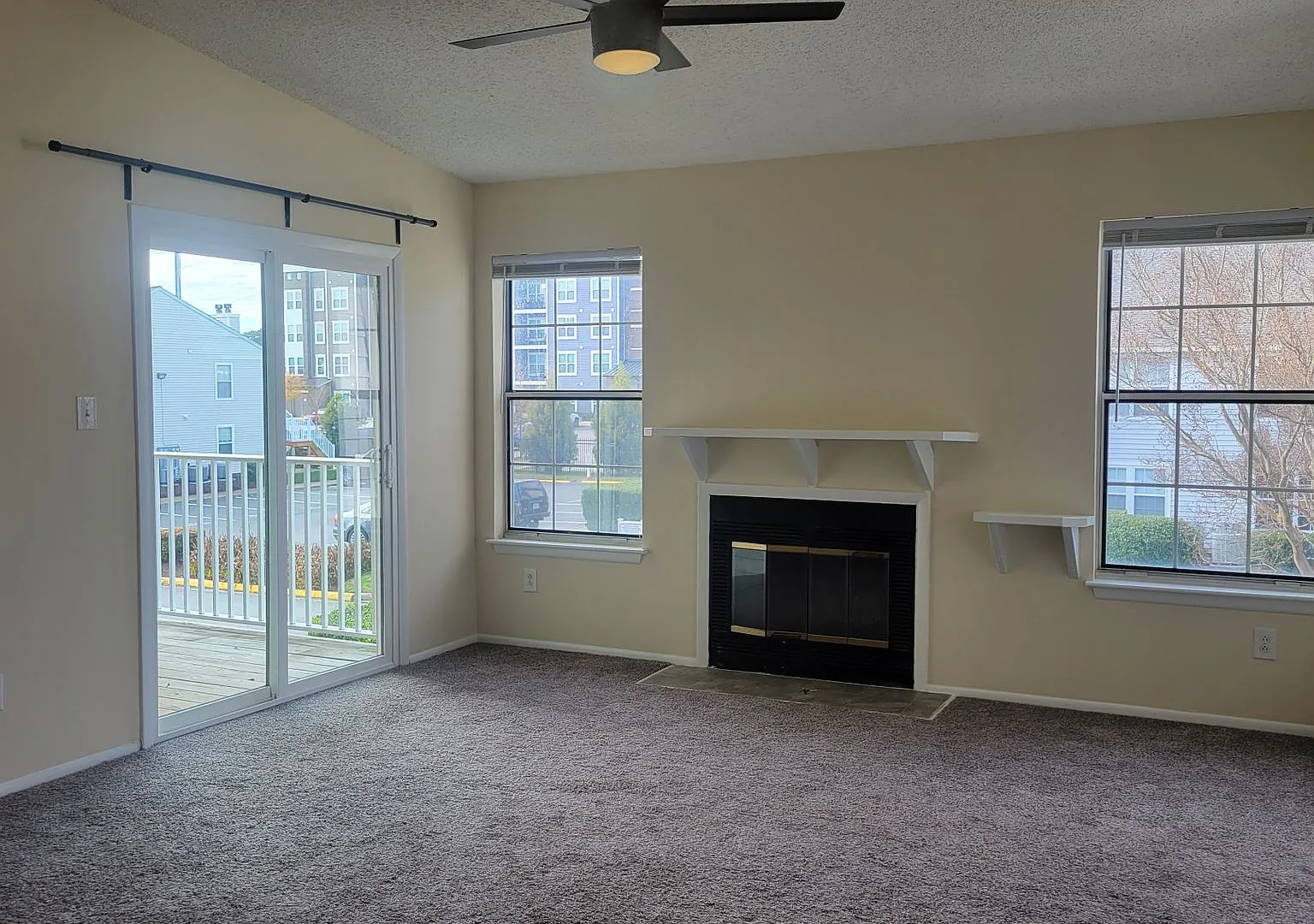 Newpointe Condo — Photo 3