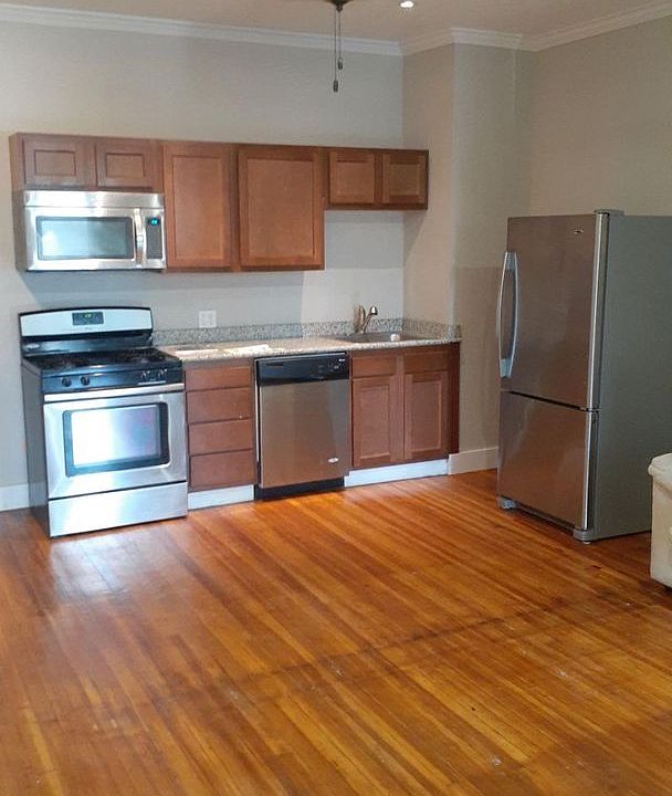 2nd image of 132 S Main #2