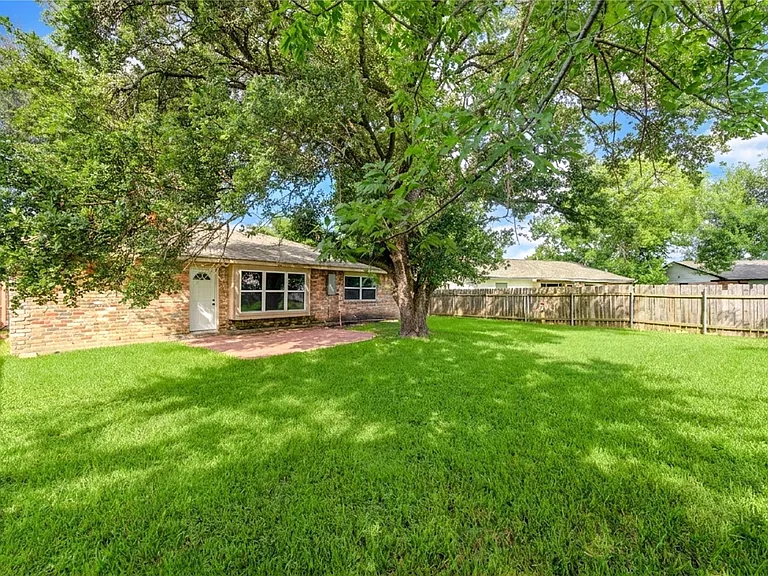 10123 Kent Towne Ln — Photo 16