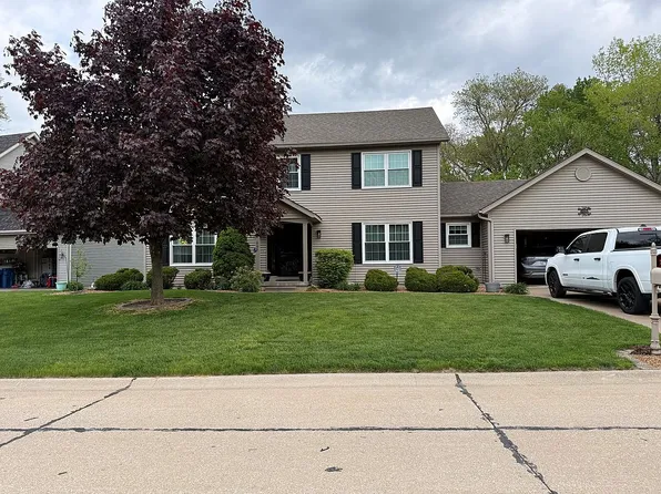 605 E 3rd St, Coal Valley, IL 61240