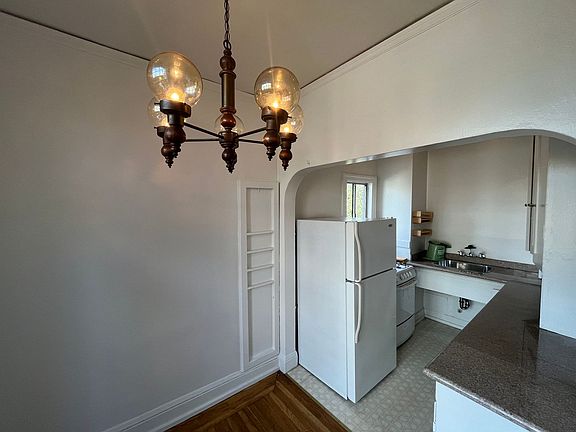 2nd image of 231 29th St #22