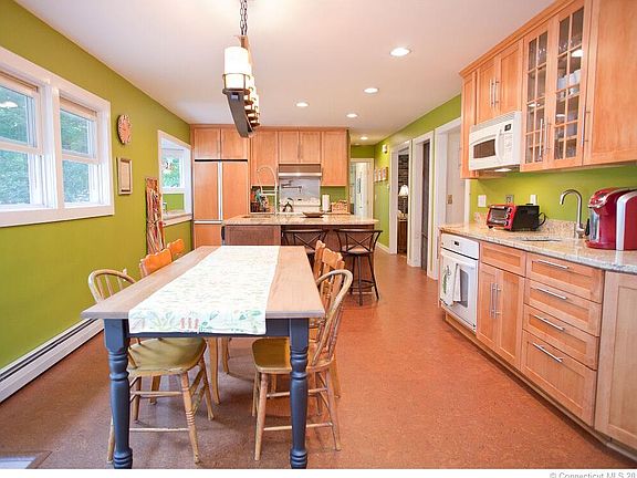 Gourmet kitchen