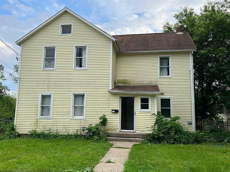 2nd image of 821 E Pleasant St