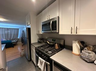 2827 N Clark St #303, Chicago, IL 60657