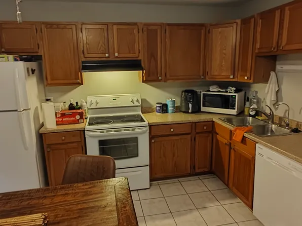 8306 Woodland Dr APT F, Darien, IL 60561