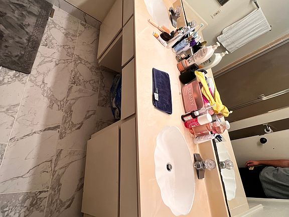 4th image of 100 Gina Ct