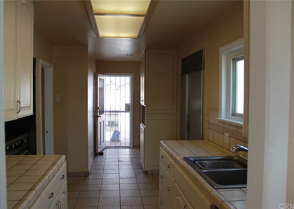 2nd image of 1447 W 67th St