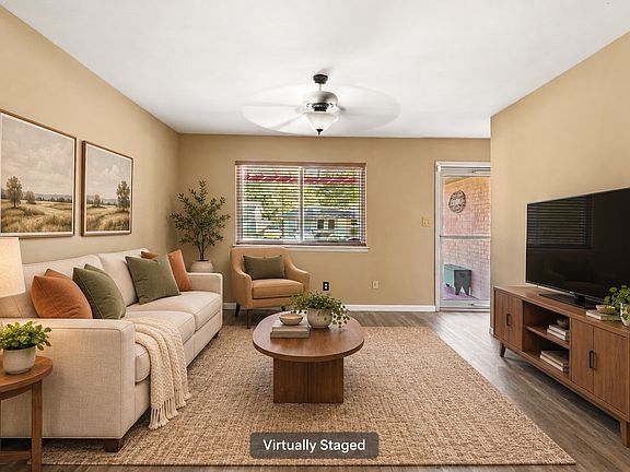 5th image of 420 S Hickory Pl