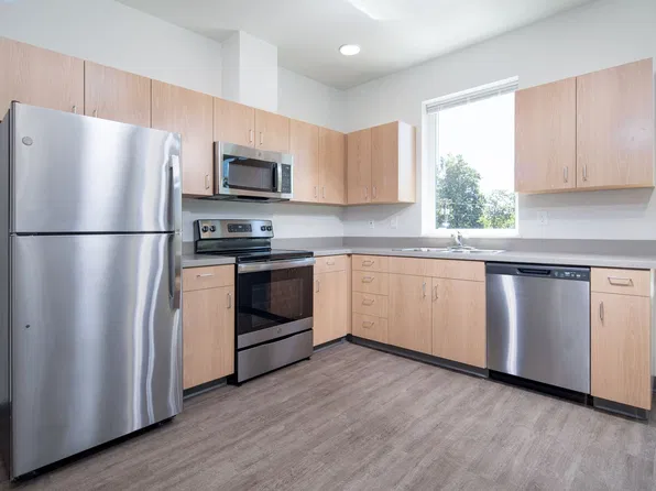 990 Broadway Apartment Homes