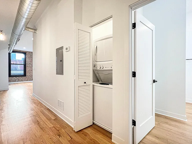 309 W Chicago Ave #301 — Photo 18